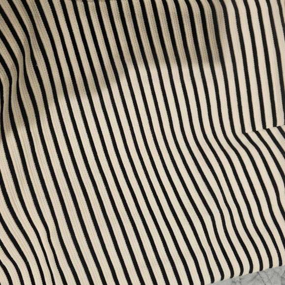 BCBG MAXAZRIA Dress Shorts WHITE BLACK STRIPE MEDIUM Like NEW - Picture 6 of 7